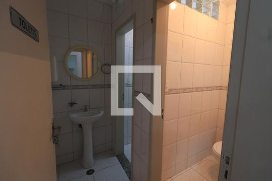 Banheiro Salão de festas de casa para alugar com 3 quartos, 302m² em Vila Carrão, São Paulo