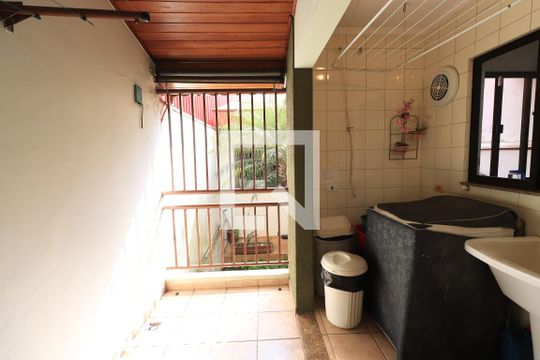 Área de Serviço de casa para alugar com 3 quartos, 302m² em Vila Carrão, São Paulo