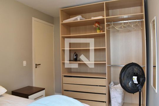 Quarto de apartamento para alugar com 1 quarto, 38m² em Centro Cívico, Curitiba