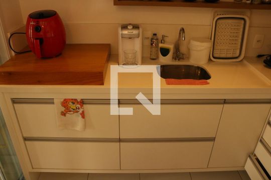 Cozinha de apartamento à venda com 1 quarto, 35m² em Perdizes, São Paulo