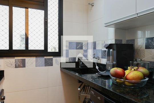 Cozinha e área de serviço de apartamento à venda com 2 quartos, 38m² em Santana, São Paulo