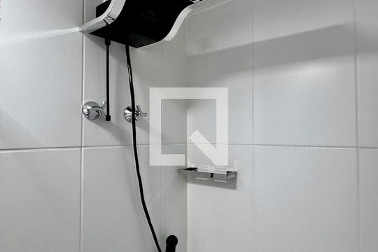 Banheiro de kitnet/studio para alugar com 0 quarto, 26m² em Vila Clementino, São Paulo