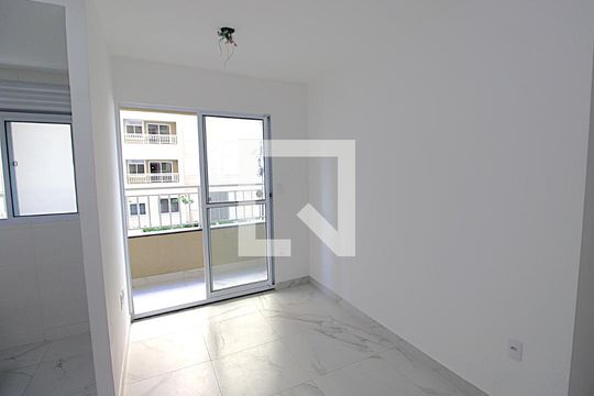 Sala de apartamento para alugar com 2 quartos, 42m² em Del Castilho, Rio de Janeiro