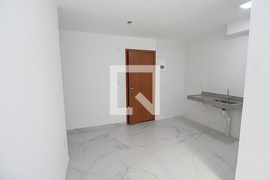 Sala de apartamento para alugar com 2 quartos, 42m² em Del Castilho, Rio de Janeiro