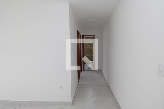 Corredor de apartamento para alugar com 2 quartos, 42m² em Del Castilho, Rio de Janeiro
