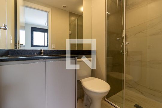 Banheiro da Suíte de kitnet/studio à venda com 1 quarto, 27m² em Pinheiros, São Paulo