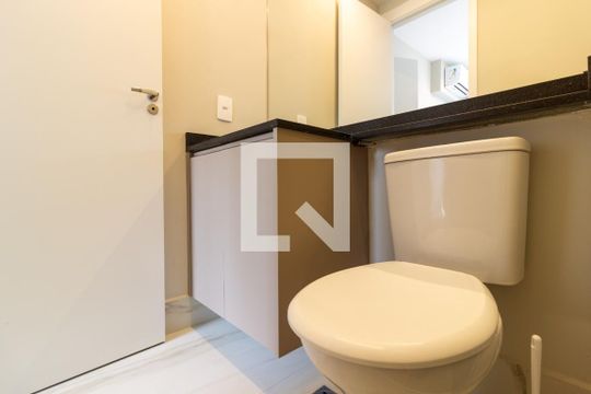 Banheiro da Suíte de kitnet/studio à venda com 1 quarto, 27m² em Pinheiros, São Paulo