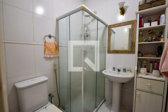 Banheiro Social de apartamento à venda com 3 quartos, 85m² em Higienópolis, Rio de Janeiro