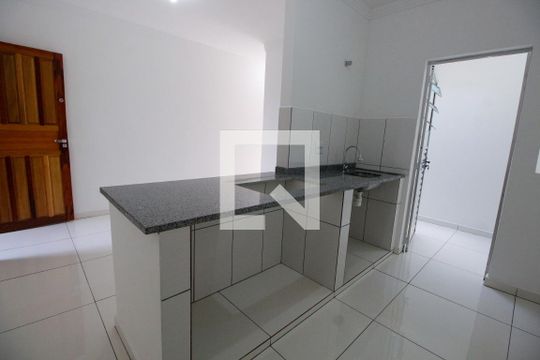 Sala/Cozinha de casa para alugar com 2 quartos, 50m² em Jardim Monte Kemel, São Paulo