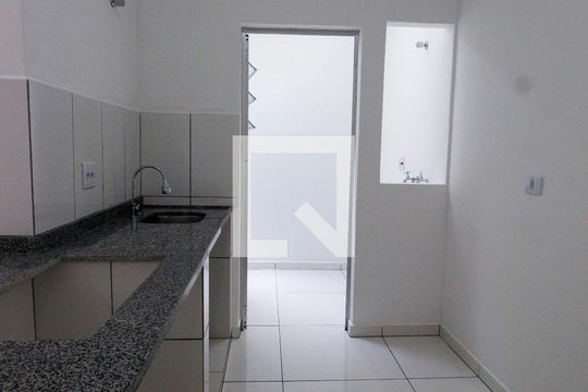 Cozinha de casa para alugar com 2 quartos, 50m² em Jardim Monte Kemel, São Paulo