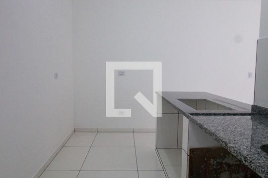 Cozinha de casa para alugar com 2 quartos, 50m² em Jardim Monte Kemel, São Paulo