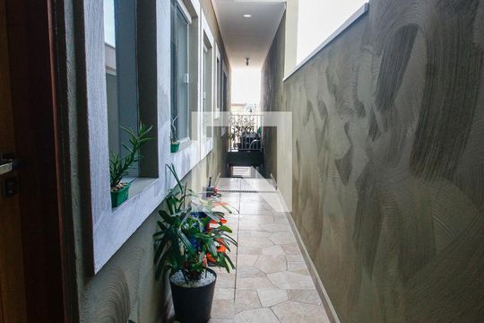 Corredor de casa para alugar com 2 quartos, 50m² em Jardim Monte Kemel, São Paulo