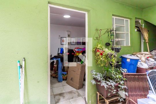 Quintal de casa à venda com 3 quartos, 180m² em Vila Hamburguesa, São Paulo