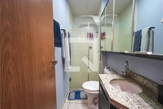Banheiro de apartamento para alugar com 1 quarto, 34m² em Quintas de São José, Ribeirão Preto