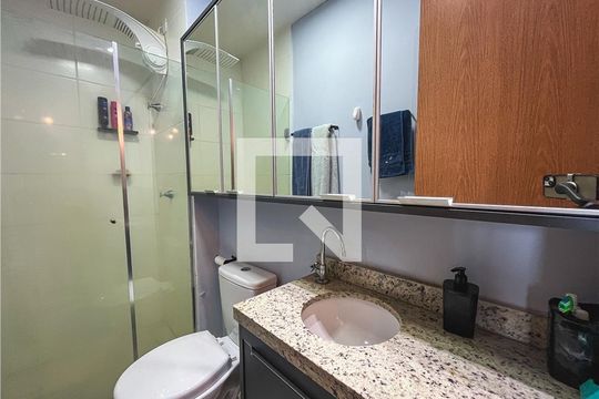Banheiro de apartamento para alugar com 1 quarto, 34m² em Quintas de São José, Ribeirão Preto