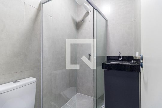 Banheiro de kitnet/studio para alugar com 1 quarto, 20m² em Aclimação, São Paulo