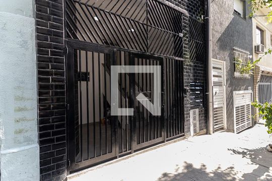 Fachada de kitnet/studio para alugar com 1 quarto, 20m² em Aclimação, São Paulo