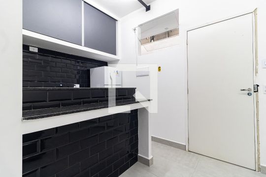 Cozinha de kitnet/studio para alugar com 1 quarto, 20m² em Aclimação, São Paulo