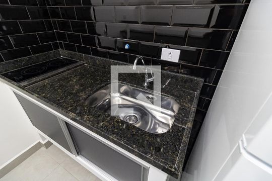 Cozinha de kitnet/studio para alugar com 1 quarto, 20m² em Aclimação, São Paulo