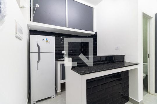 Cozinha de kitnet/studio para alugar com 1 quarto, 20m² em Aclimação, São Paulo