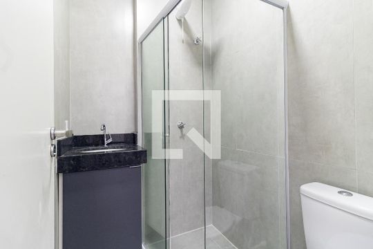Banheiro de kitnet/studio para alugar com 1 quarto, 20m² em Aclimação, São Paulo