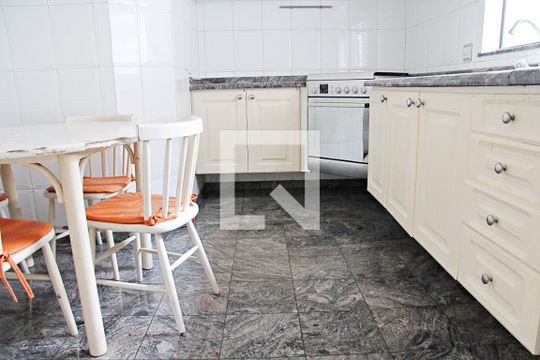 Cozinha de casa para alugar com 3 quartos, 250m² em Vila Galvão, Guarulhos