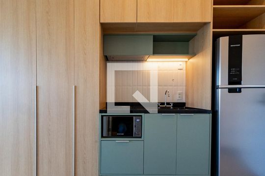 Cozinha de apartamento para alugar com 1 quarto, 29m² em Jardim das Acacias, São Paulo