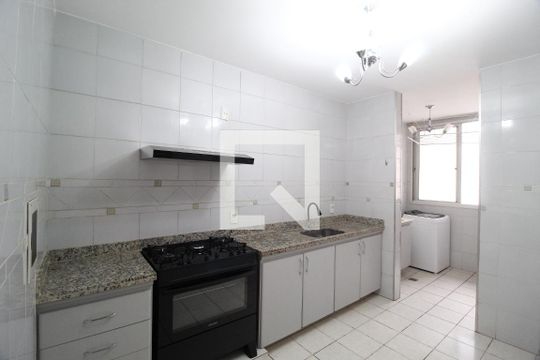 Cozinha de apartamento para alugar com 3 quartos, 98m² em Santa Mônica, Uberlândia