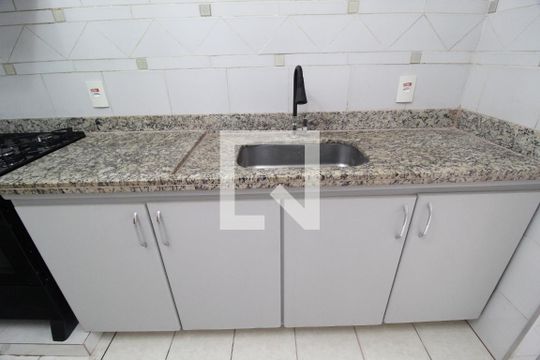 Cozinha de apartamento para alugar com 3 quartos, 98m² em Santa Mônica, Uberlândia