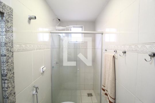 Banheiro da Suíte de apartamento para alugar com 3 quartos, 98m² em Santa Mônica, Uberlândia