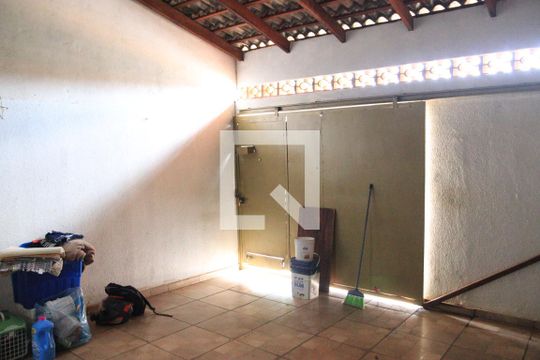 Garagem de casa para alugar com 2 quartos, 75m² em Vila Jardim Pompéia, Goiânia