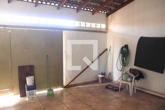 Garagem de casa para alugar com 2 quartos, 75m² em Vila Jardim Pompéia, Goiânia
