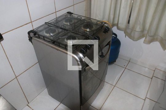 Cozinha de casa para alugar com 2 quartos, 75m² em Vila Jardim Pompéia, Goiânia