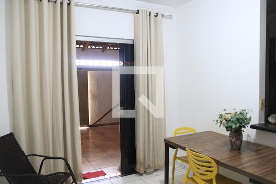 Sala de casa para alugar com 2 quartos, 75m² em Vila Jardim Pompéia, Goiânia