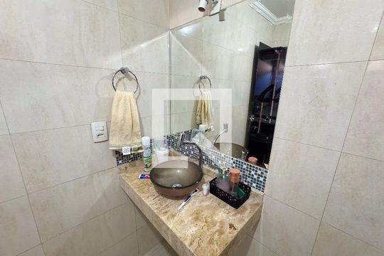 Banheiro de casa de condomínio à venda com 3 quartos, 160m² em Inconfidentes, Contagem