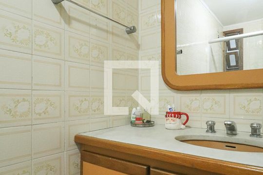 Banheiro Social de apartamento à venda com 2 quartos, 86m² em Higienópolis, Porto Alegre