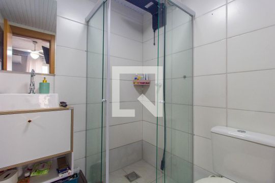 Banheiro da Suíte de apartamento à venda com 2 quartos, 50m² em Olaria, Canoas