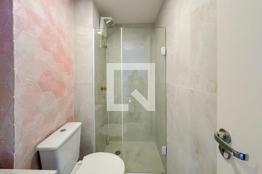 Banheiro de kitnet/studio para alugar com 1 quarto, 24m² em Sé, São Paulo