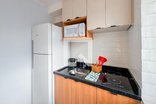 Cozinha de kitnet/studio para alugar com 1 quarto, 24m² em Sé, São Paulo