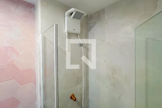 Banheiro de kitnet/studio para alugar com 1 quarto, 24m² em Sé, São Paulo