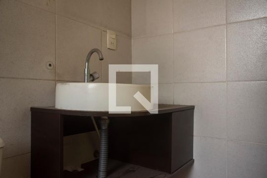 Banheiro da Suíte 1 de casa para alugar com 2 quartos, 108m² em Mirandópolis, São Paulo