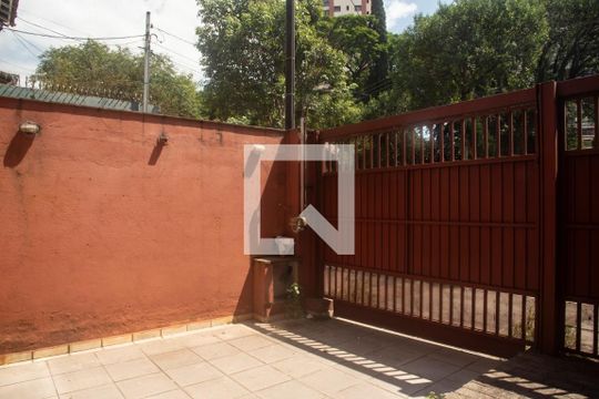Garagem de casa para alugar com 2 quartos, 108m² em Mirandópolis, São Paulo