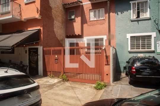 Fachada de casa para alugar com 2 quartos, 108m² em Mirandópolis, São Paulo