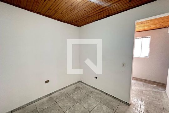 Quarto de casa para alugar com 1 quarto, 40m² em Jardim Presidente Dutra, Guarulhos