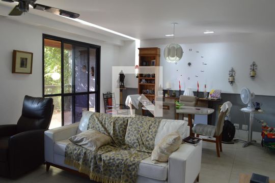 Sala 1 de apartamento para alugar com 3 quartos, 216m² em Freguesia (jacarepaguá), Rio de Janeiro