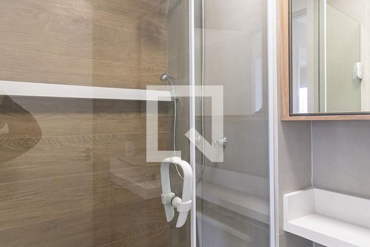 Banheiro de apartamento para alugar com 2 quartos, 37m² em Jardim Imperador (zona Sul), São Paulo