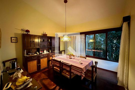 Sala de casa à venda com 3 quartos, 480m² em Laranjeiras, Rio de Janeiro
