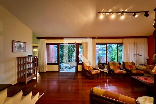 Casa à venda com 3 quartos, 480m² em Laranjeiras, Rio de Janeiro