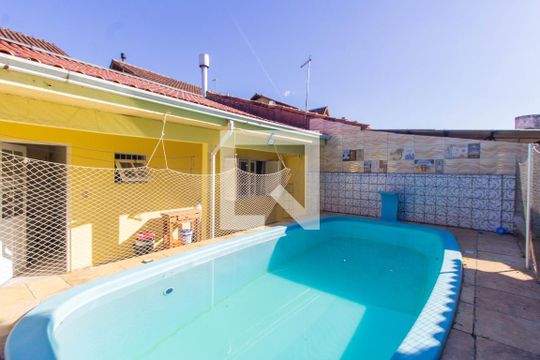 Quintal de casa à venda com 4 quartos, 172m² em Fátima, Canoas