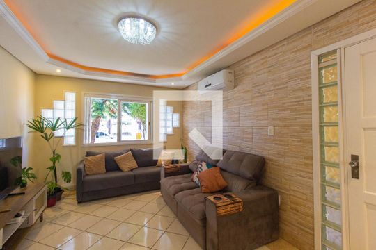 Casa à venda com 4 quartos, 172m² em Fátima, Canoas